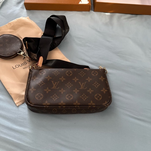 Louis Vuitton Gold and Brown Monogram Clasp - Picture 4 of 4